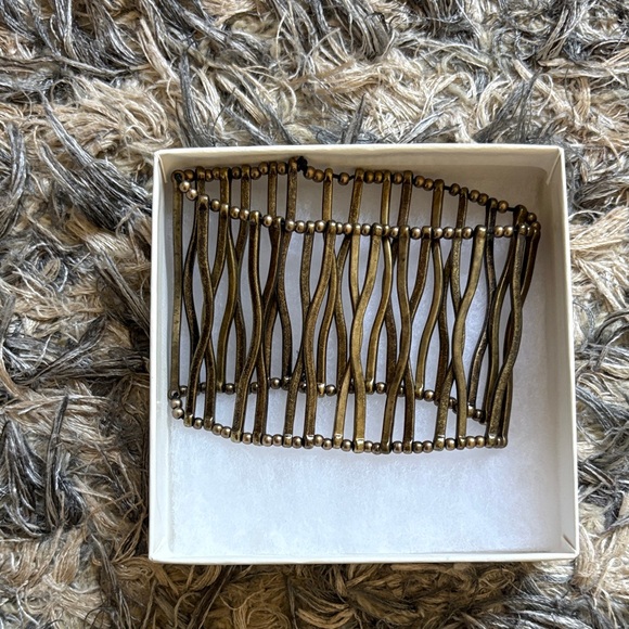 Elegant Bronze Bracelet - Picture 2 of 6